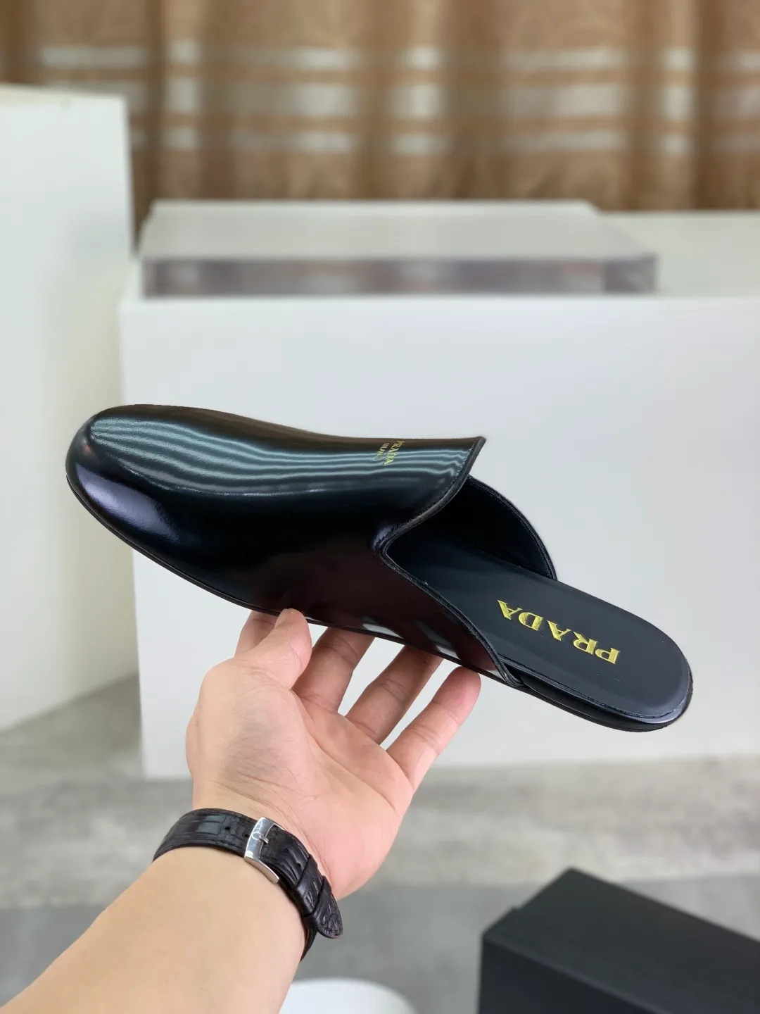 Men's shoes 💰P600 new style 💰 💎💎💎 water dyed cowhide original quality PRADA —🆘.Prada Original order purchase, high-end business leather shoes, fabric: Made of Italian imported calfskin with color-brushed edges➕water-dyed cow lining/cowhide lining➕Specially available original outsole, fine workmanship, real product^_^photographed🎬size: 39-44 (38 45 custom-made)